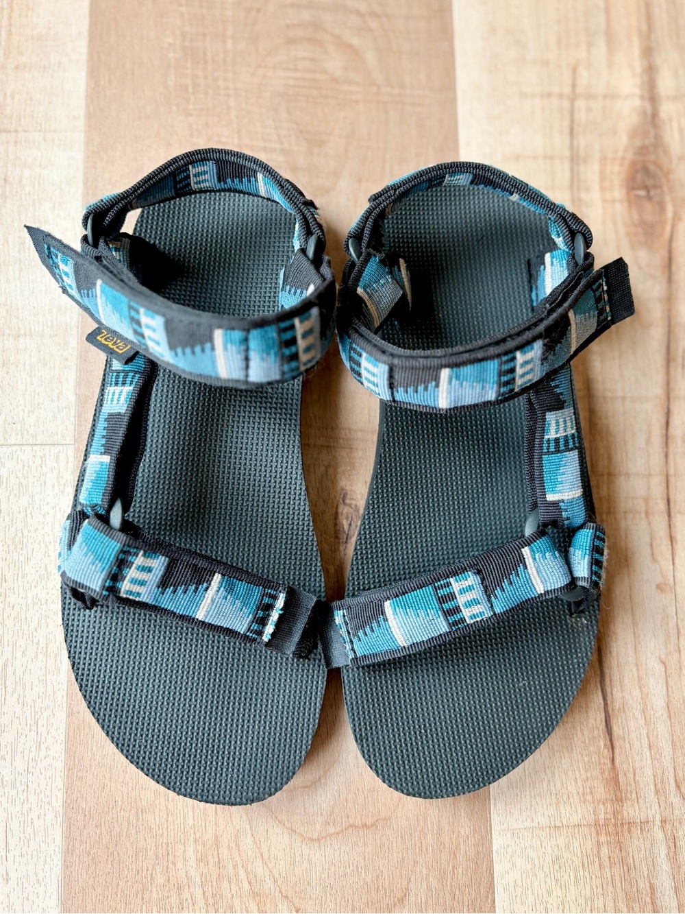 Teva Men’s Original Universal Black and Blue Adjustable Strap Sandals Size 7
